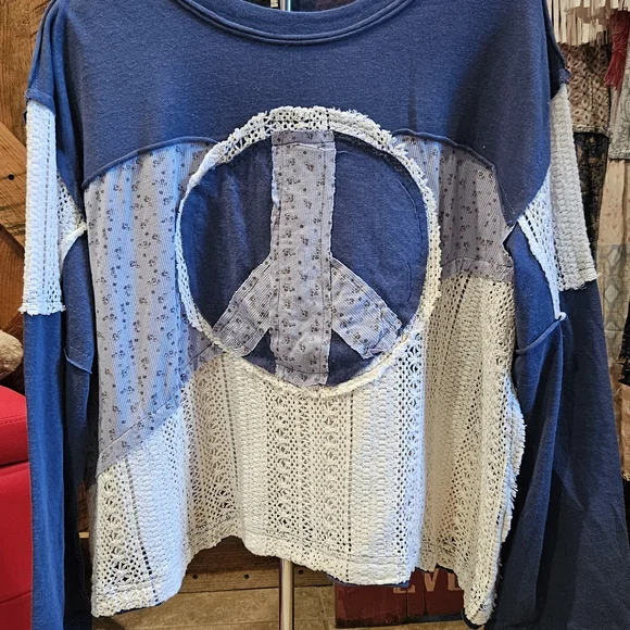 POL Blue and Cream Peace Sign Top - Picture 2 of 4